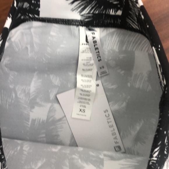 FABLETICS NEW BLACK&WHITE PALM TREE PENCIL SKIRT - Picture 7 of 9